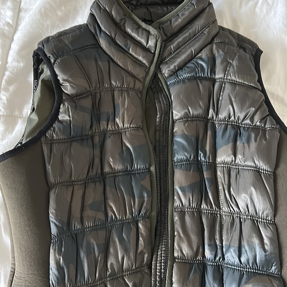 Micheal Kors vest - Picture 2 of 3
